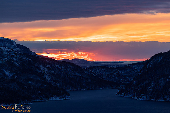 Sandsfjorden i solnedgangslys